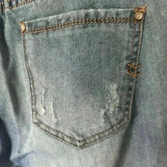 Cudi Jeans size 27. Distressed Denim Straight Jeans. Light wash. - Picture 7 of 13